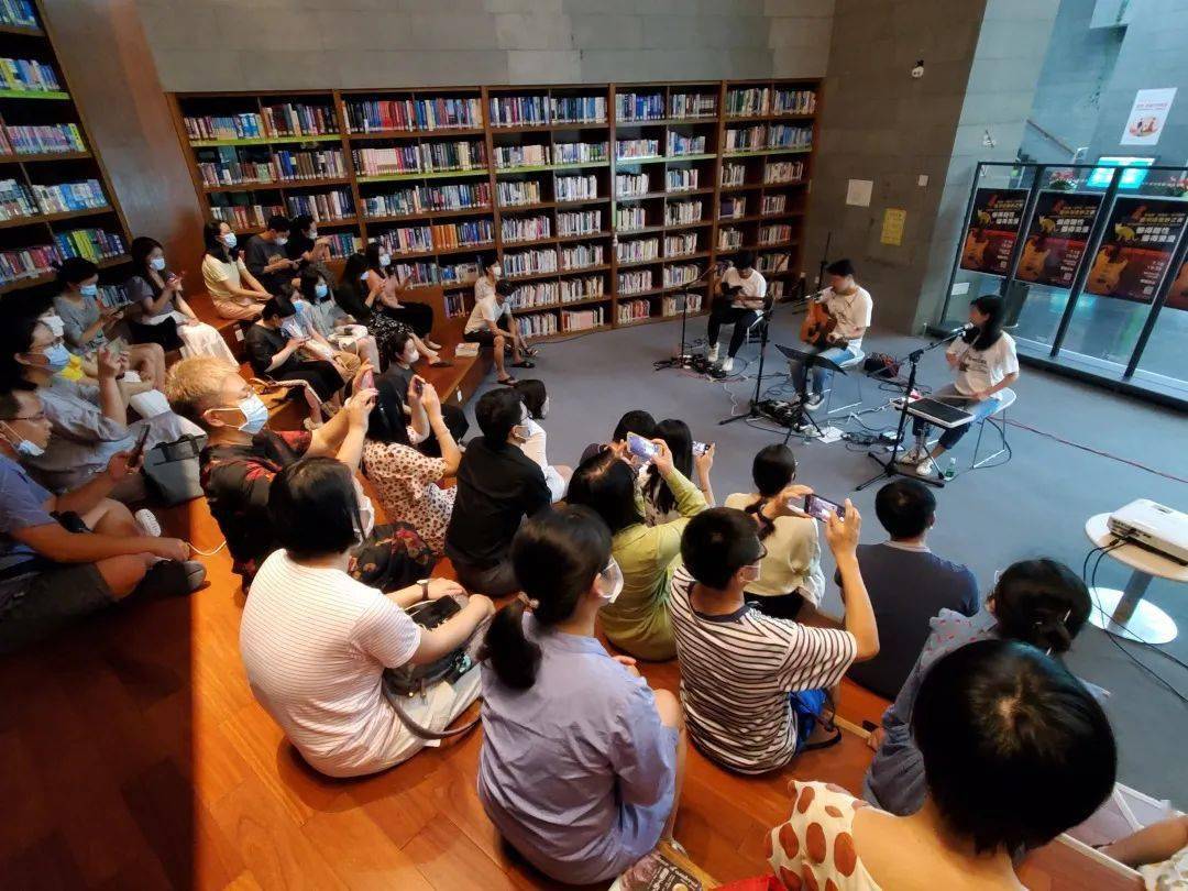 图书馆奇妙之夜惊喜放送!方言之中回味乐队浪漫