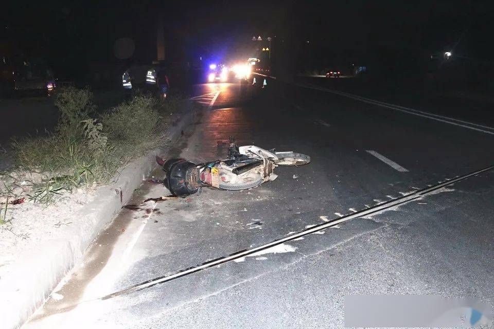 出事了,玉林一男子酒后骑摩托车撞上绿化带,头破血流,颅骨开裂.