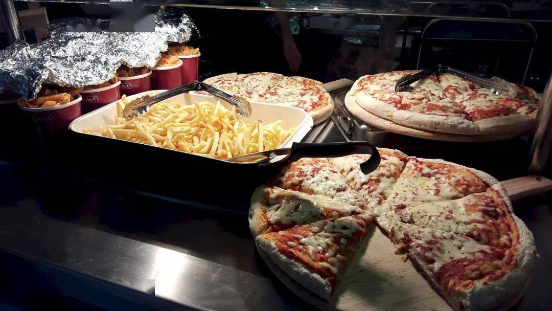 英国贵族学校的食堂也太好吃了吧!