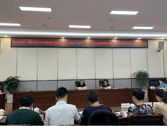 县委副书记陈斌主持会议并讲话,县政府副县长张芳出席