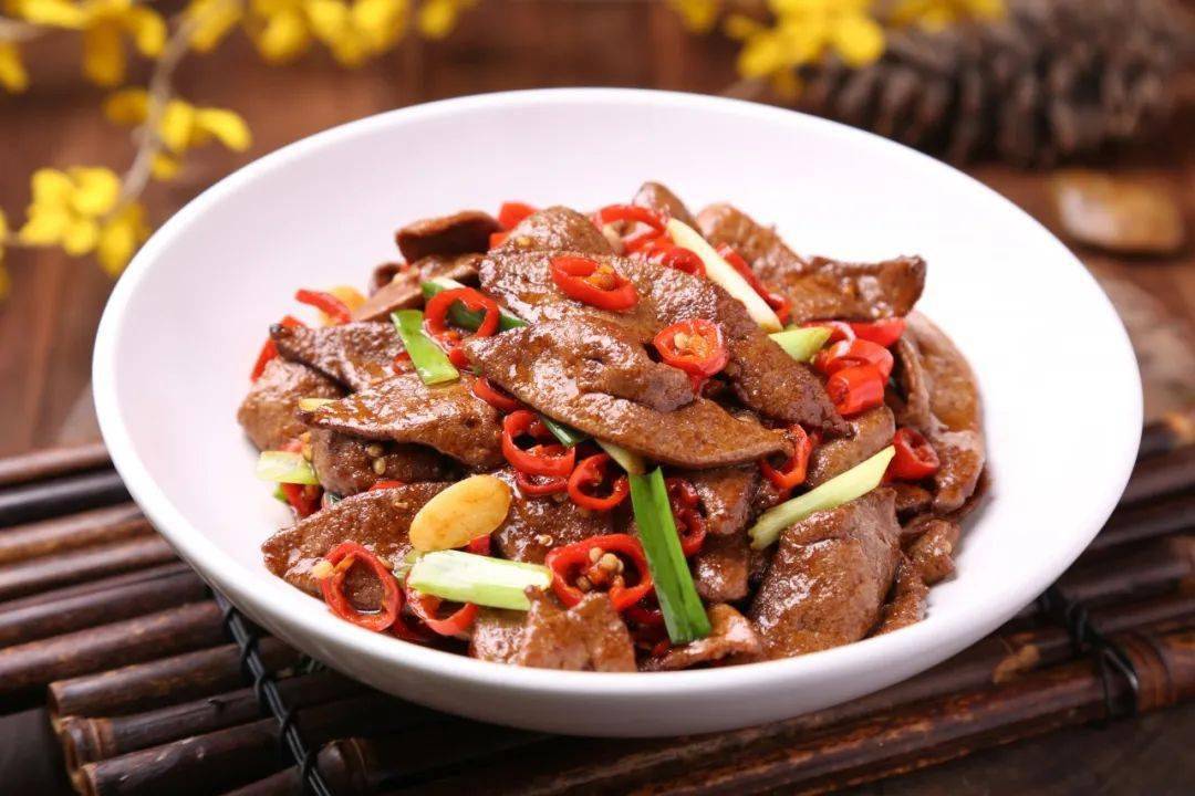 作为一个从来不吃猪肝的人,被推荐无数次,出于好奇,这道炒猪肝到底有