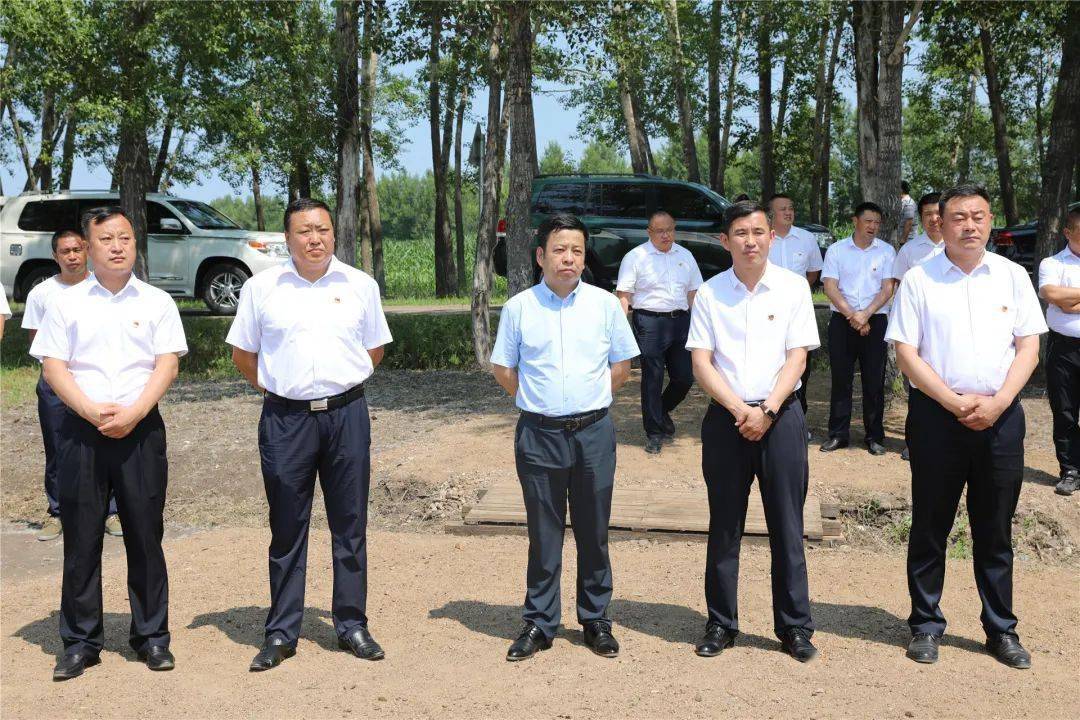 齐齐哈尔分公司管理局查哈阳农场有限公司到龙镇农场有限公司参观学习