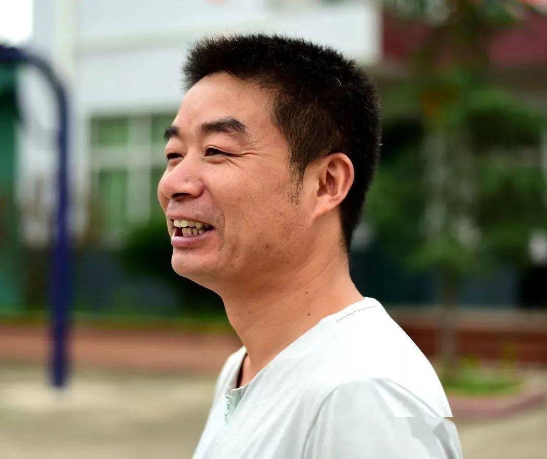 任俊峰站在岁月的时光里轻叩流年的尾巴