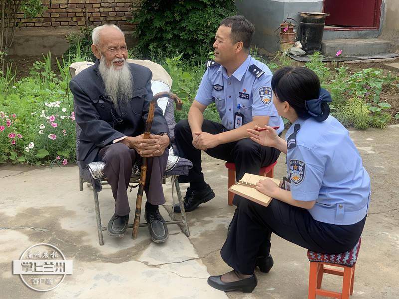 致敬抗美援朝老兵 龚家湾交警大队帮其实现心愿_韦永福