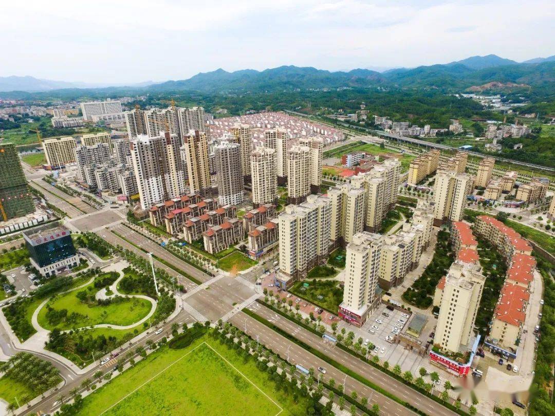 一组图片带你领略月亮湾的过去和现在