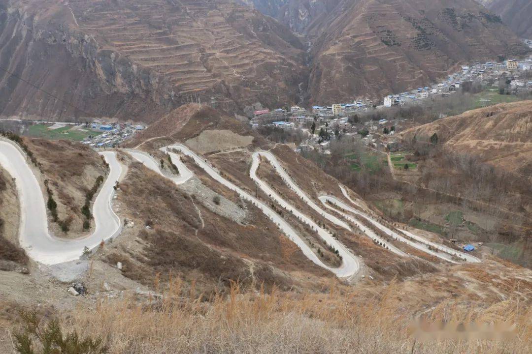 文县桥头镇:大力建设乡村道路,助力群众增收致富