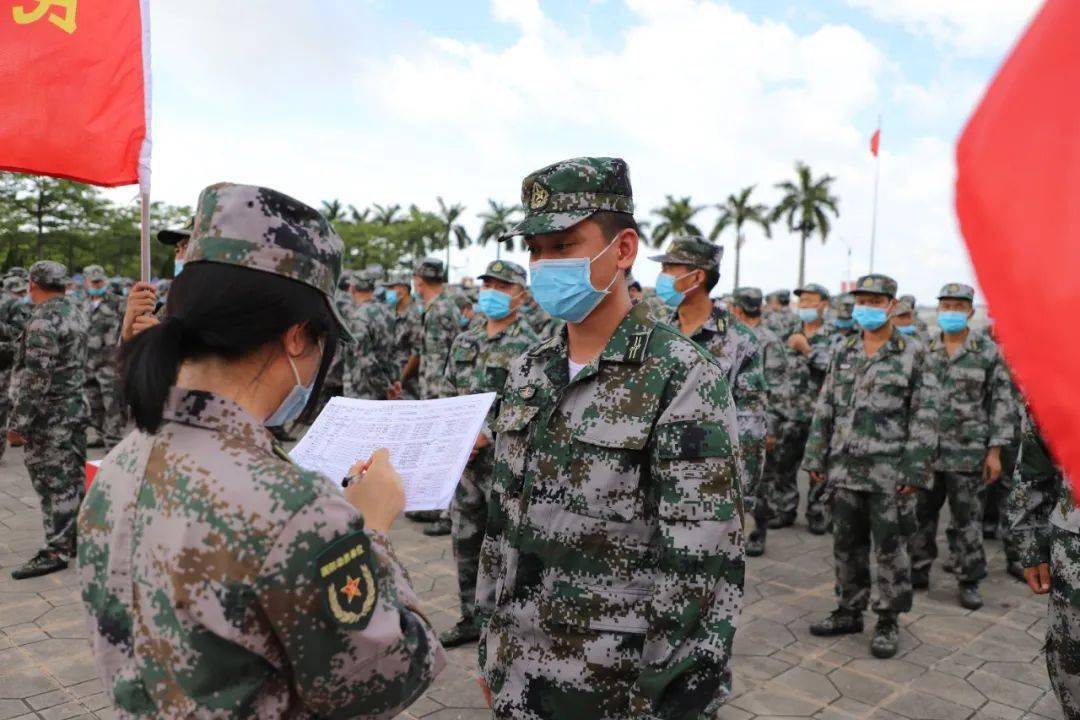 虎门镇近600名基干民兵接受点验!