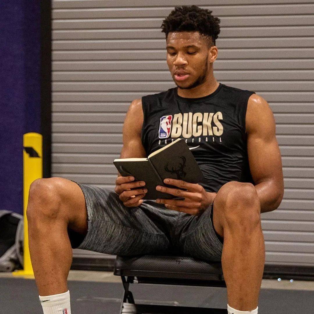 而在确认复赛后字母哥到达奥兰多后便火速投入训练在首次参与完5v5合