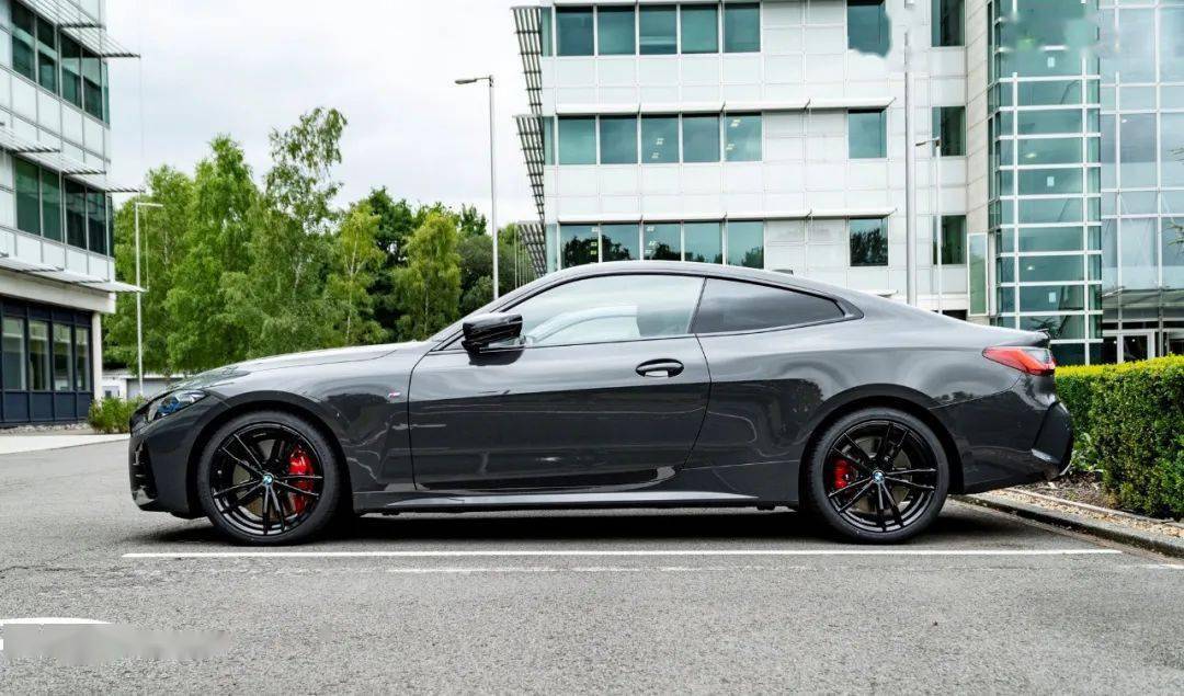 全新宝马4系实拍图来了矿石灰车漆你打几分