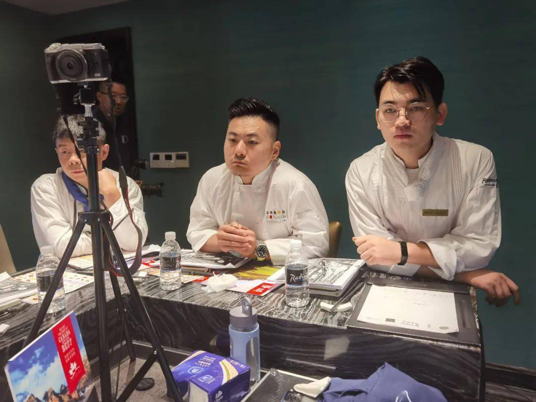 东湖餐饮研究会在研发中心望松楼举办第三期厨师业务技能专项交流学习