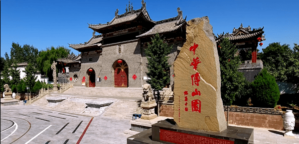 进入园中,沿着牌楼,明镜台,傅公祠,状元桥,真山堂,洞庭院一路走去,游