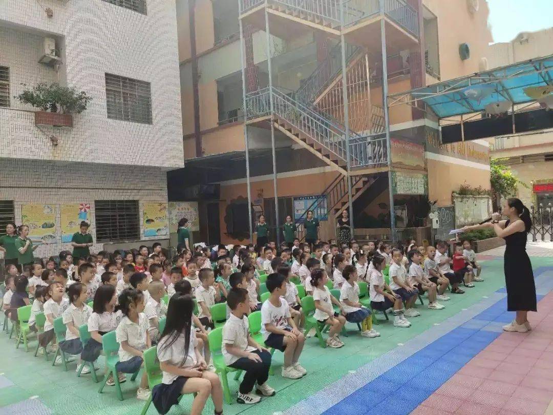 不学礼无以立长安爱迪幼儿园文明礼貌月活动表彰大会