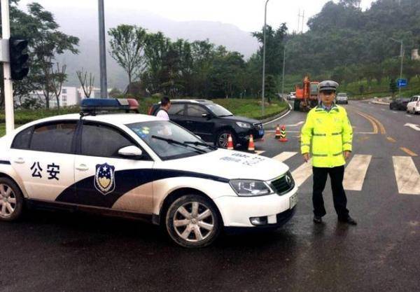 萬州機場路鄧家院子段已恢復通車,交巡警發佈通行提示