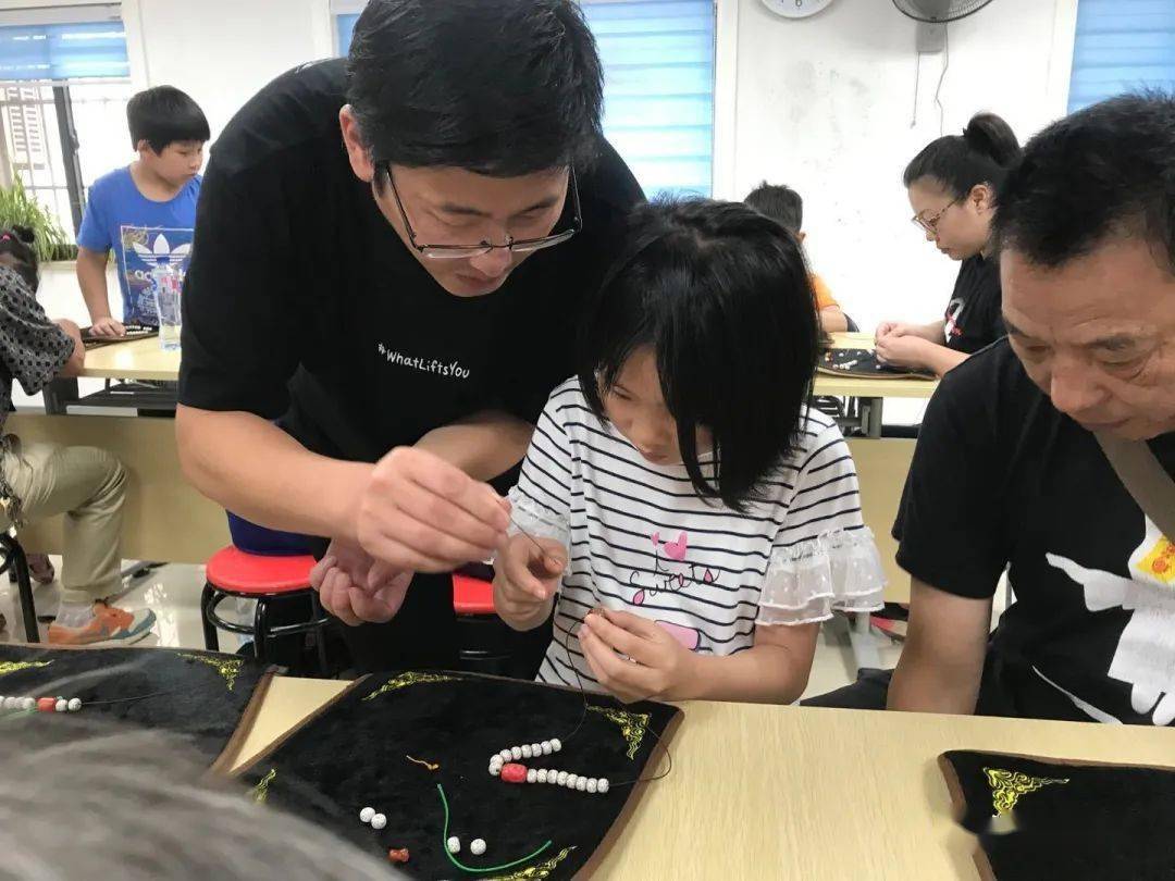 社区风采谈家宅居民区暑期活动星月菩提手串diy