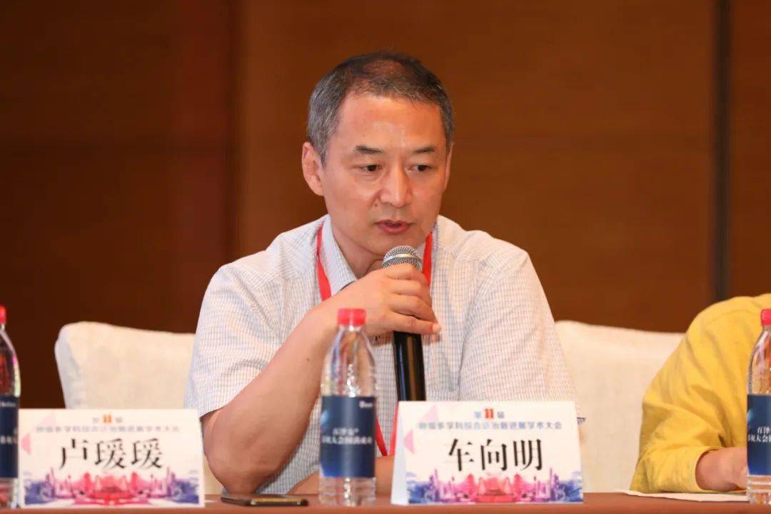 mdt团队的内科肖菊香教授,外科车向明教授,病理科邓元教授,放疗科任娟