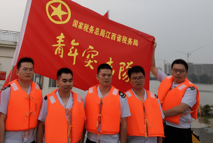 税务党员先锋队:全力筑牢防汛抗洪"安全堤"_突击队
