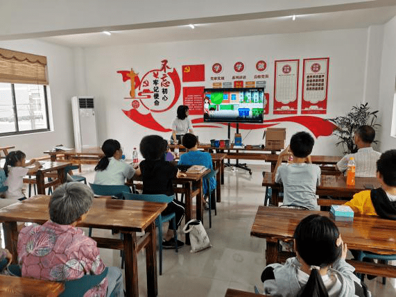 春泥计划第一周看看章桥村红育春苗暑期阳光课堂上都做了啥