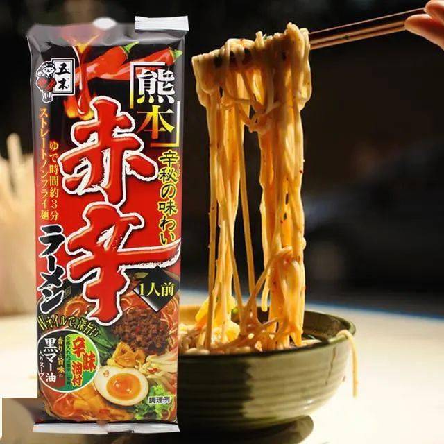 看着有点像四川担担面的感觉,芳香黑芝麻油与超辣辣油加入,要是辣油包