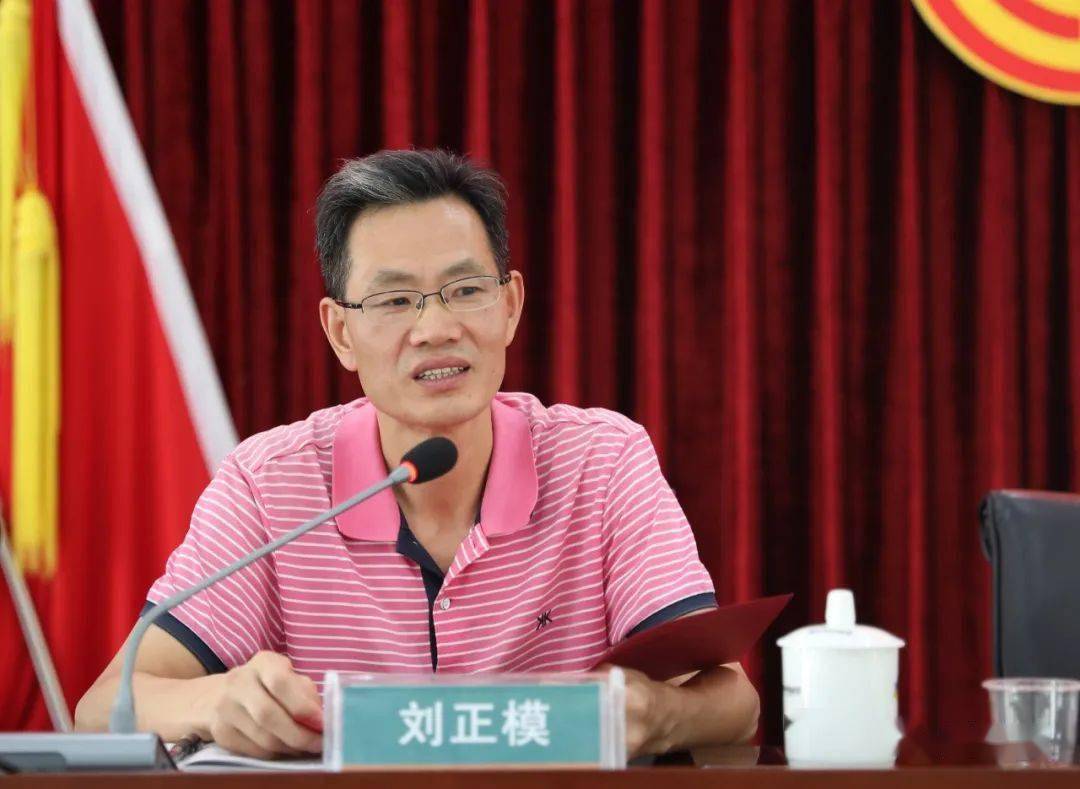 毕节市烟草专卖局(公司)总会计师刘正模致闭幕词"烟叶是毕节烟草生存