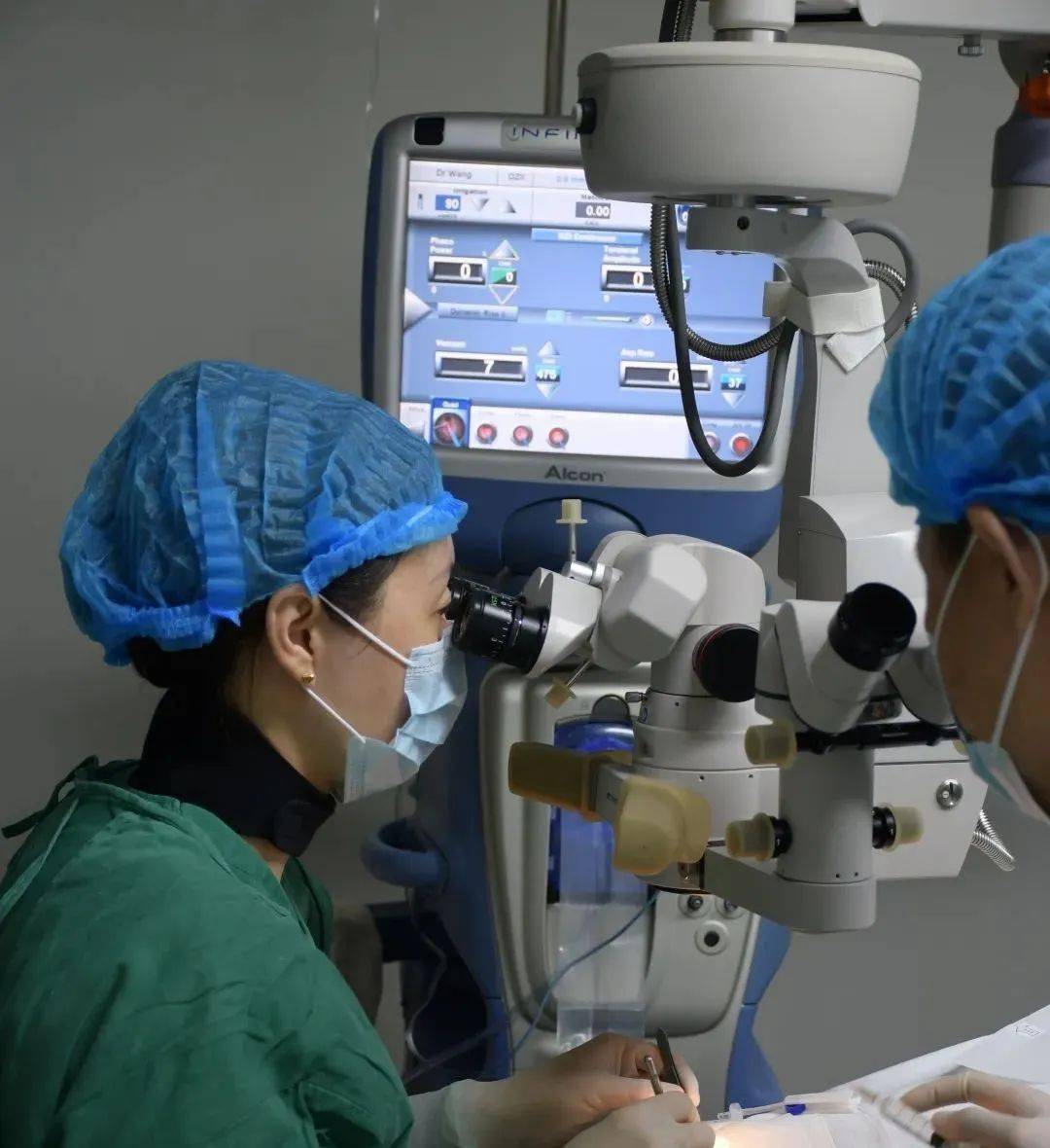王君:"无级"视野,让白内障患者重回年轻态视力