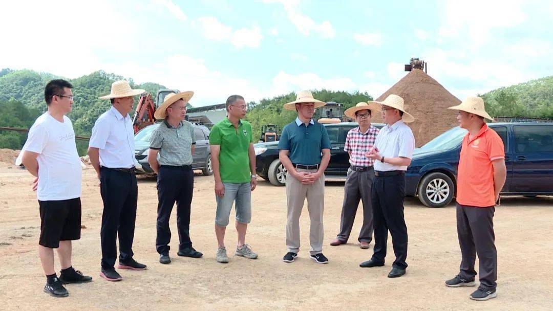 梧州市副市长何世恰到我市开展工作调研