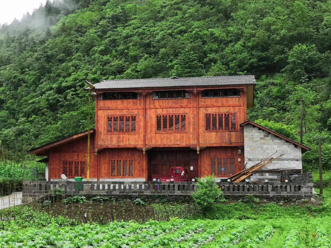 "三个融合"打造醉美苗乡——马鬃苗族乡龙台村