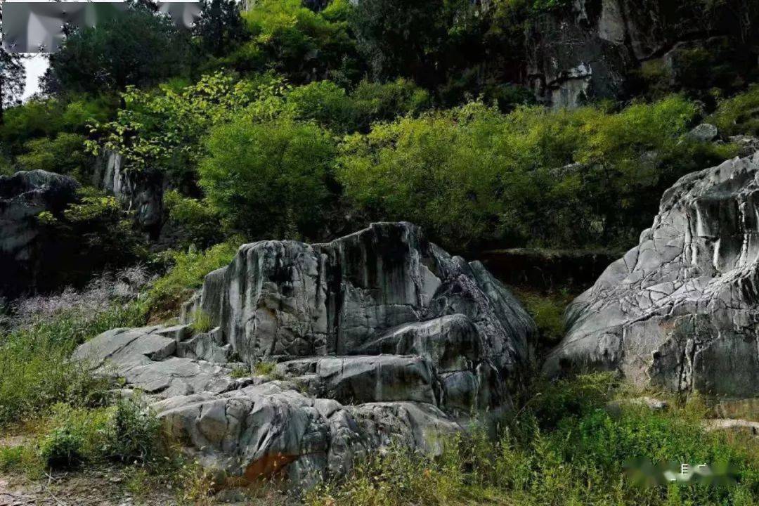 咸阳乾县漆水河复流映照如画般石林美景