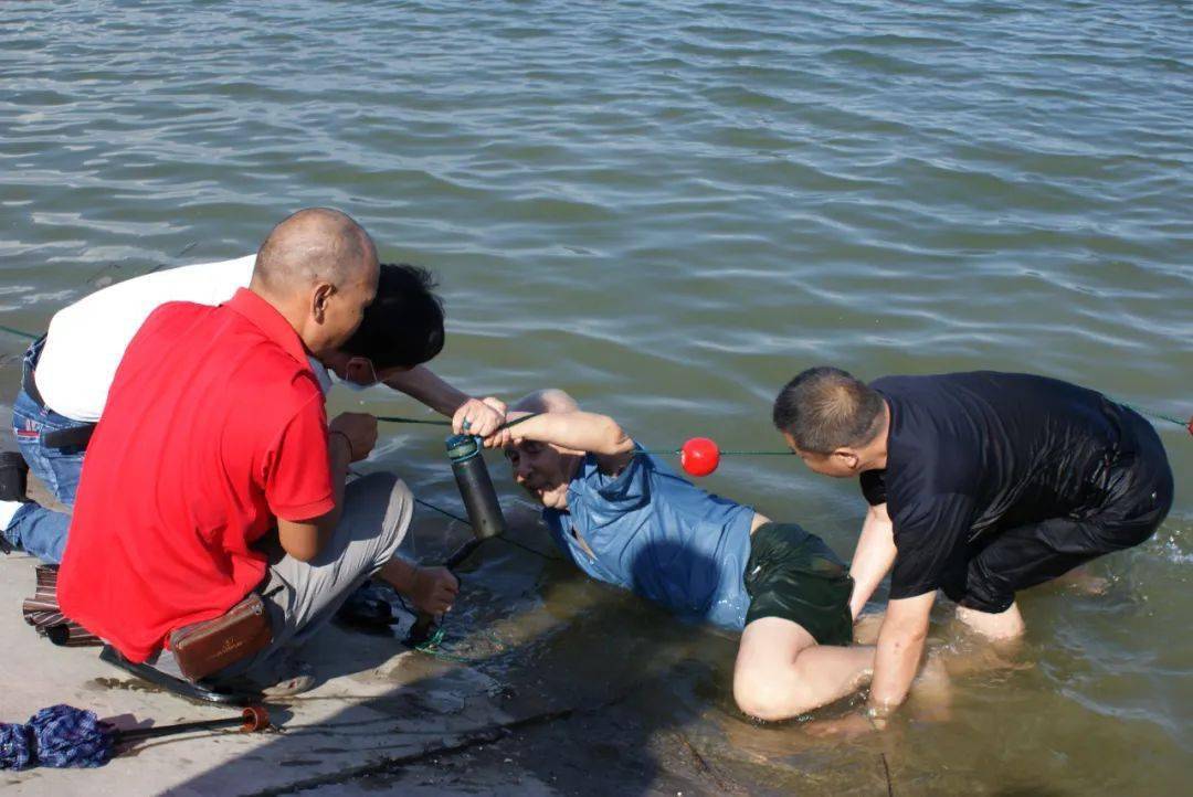 十堰摄影爱好者无意中拍到全过程!