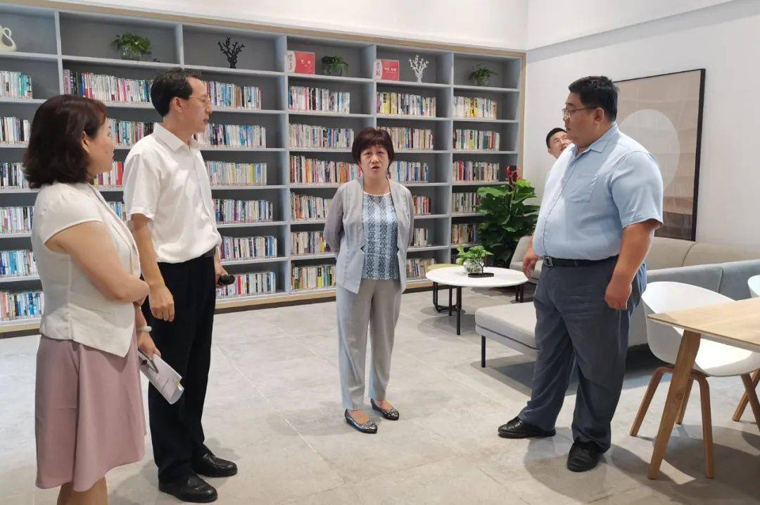 周廉芬到崖州湾科技城大社区综合服务中心调研揭牌运营筹备工作进展