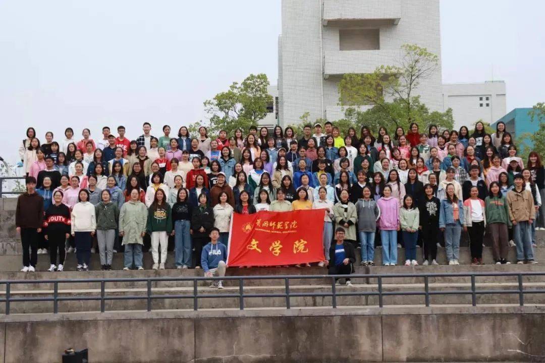 学生干部团队晨训报考咨询群来源|黄冈师范学院招办编辑|陈子怡