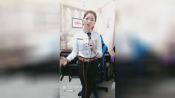小丽爱唱歌