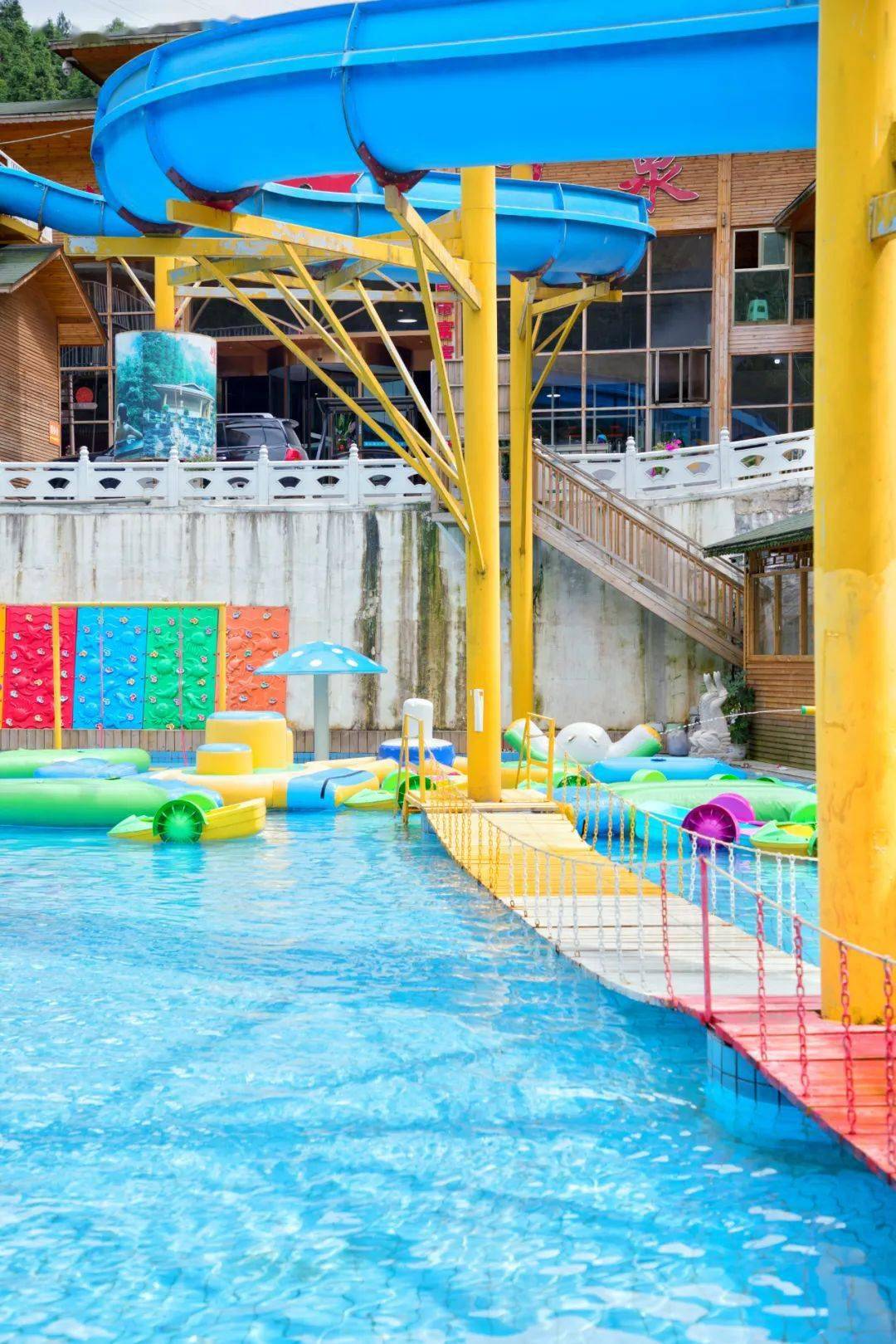 又挖到一个藏在贵阳周边的度假胜地,今夏玩耍非去不可!_水上乐园