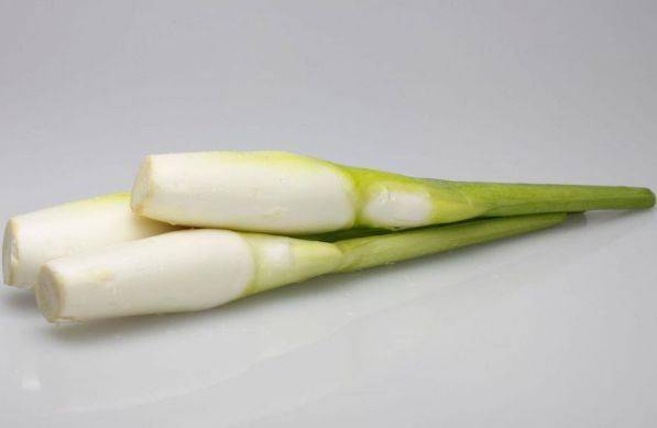 有一类食物常常被忽视,那就是生长在水里的"四宝"——茭白,莲藕,芡实