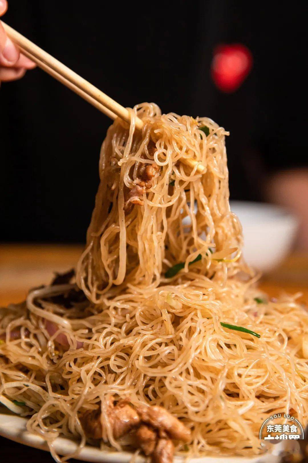 30年渡边宵夜档,阿公镬气炒花甲,阿婆油炸鸭下巴,食到两点唔肯走!