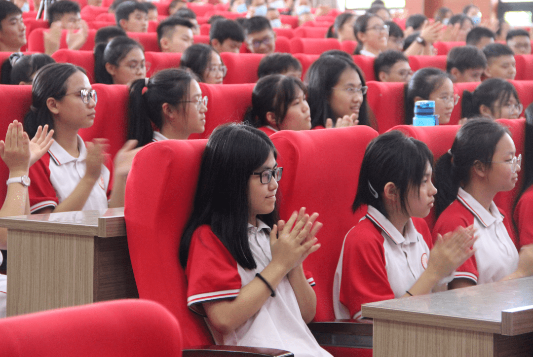 【毕业季】北师大海口附校举行初三毕业典礼_王宏