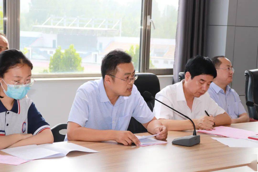 平邑一中党委书记,校长王继峰参加开营仪式并授旗.