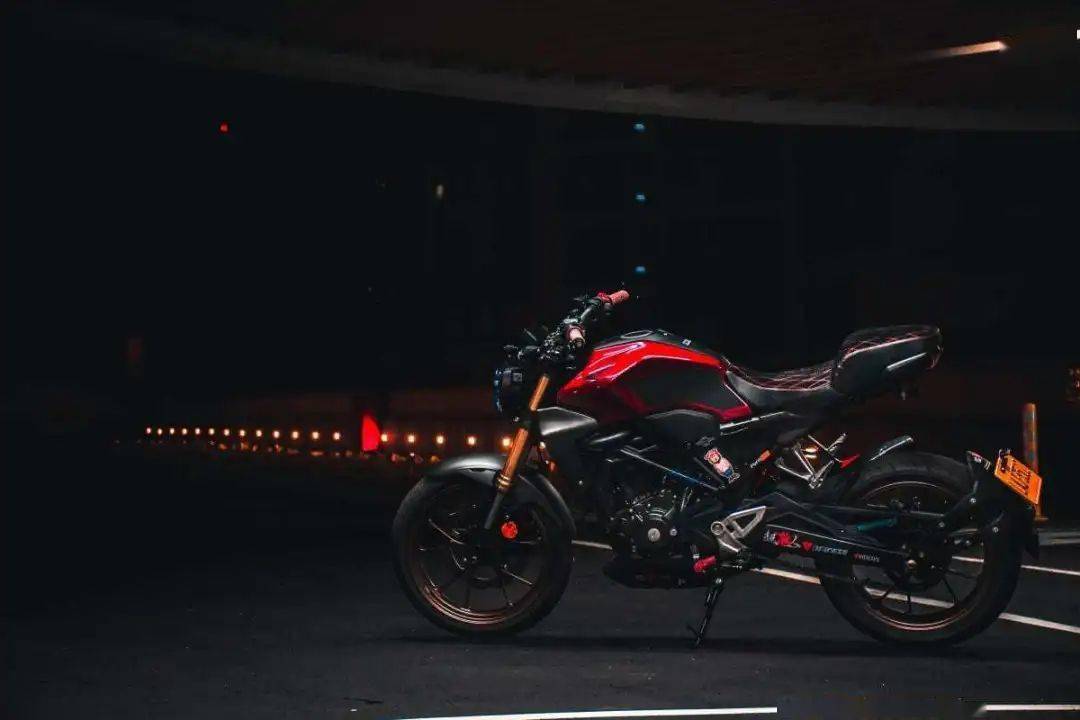 改装档案|honda cb300r 撕裂时空的彩色咖啡