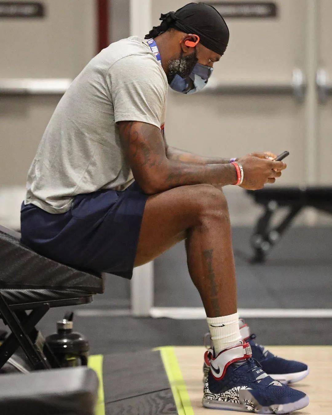 詹姆斯上脚神秘新鞋!疑似詹18?_使节