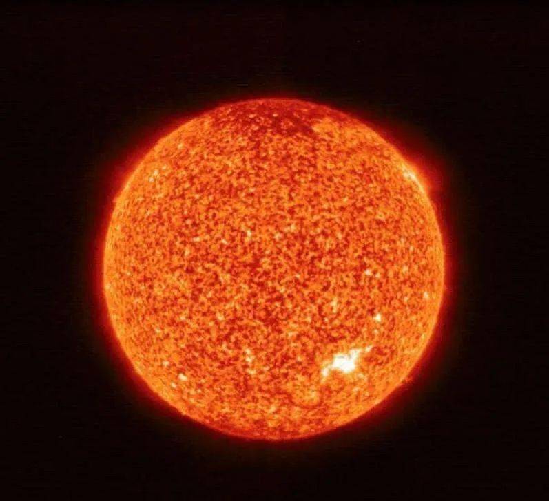 拍下了最接近太阳表面,展现前所未见的自然现象的照片