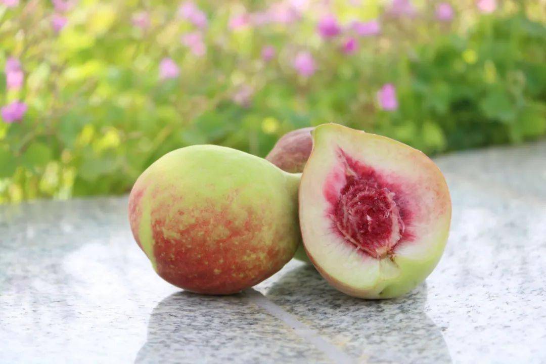 鹰嘴桃尖,被称"桃中贵族", 来自云南深山鹰嘴桃,肉肥脆嫩,一口爆汁,吃