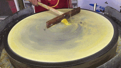 外地人第一次吃山东煎饼吃出脑震荡