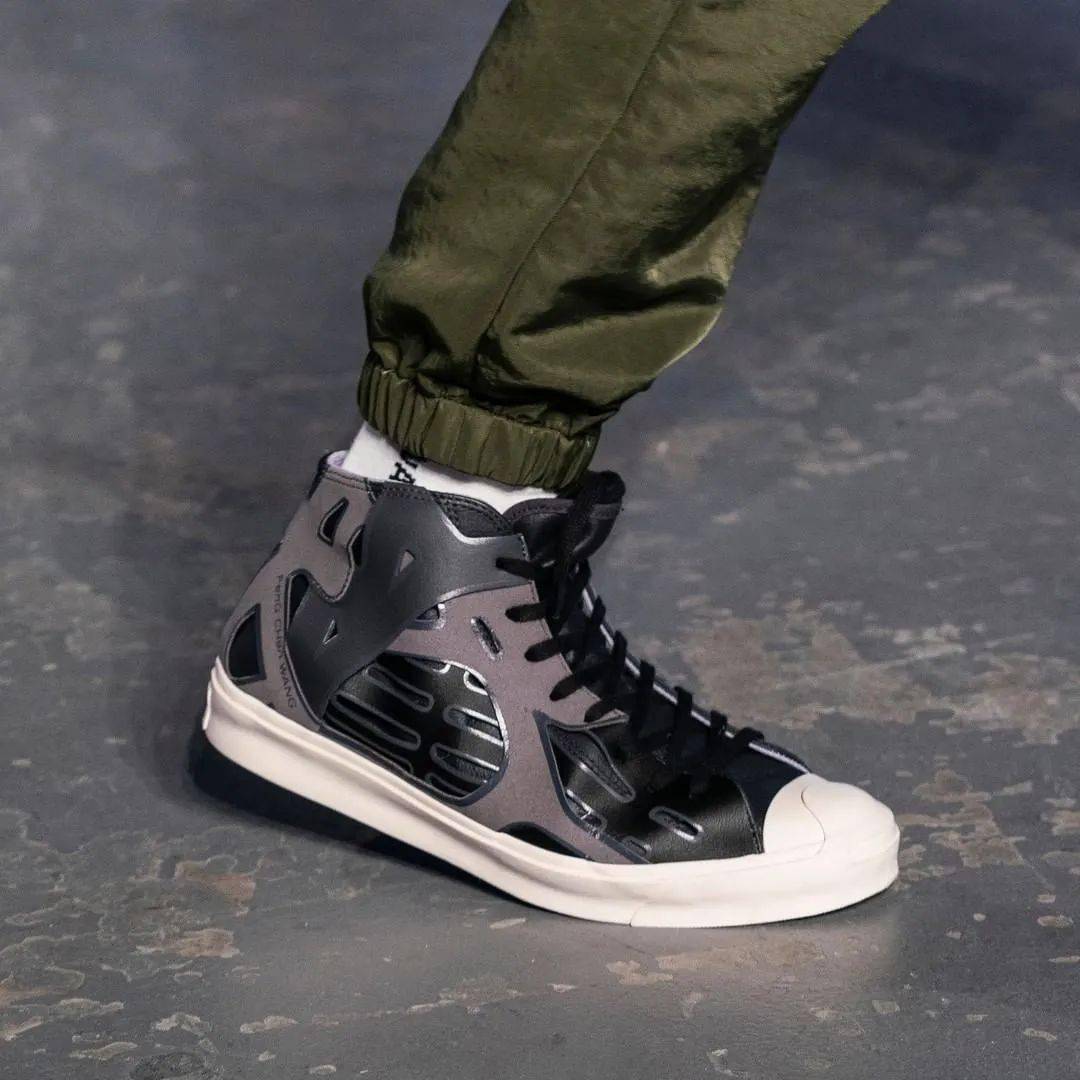 当年大火的解构二合一匡威终于要发售了fengchenwang21ss新设计亮相