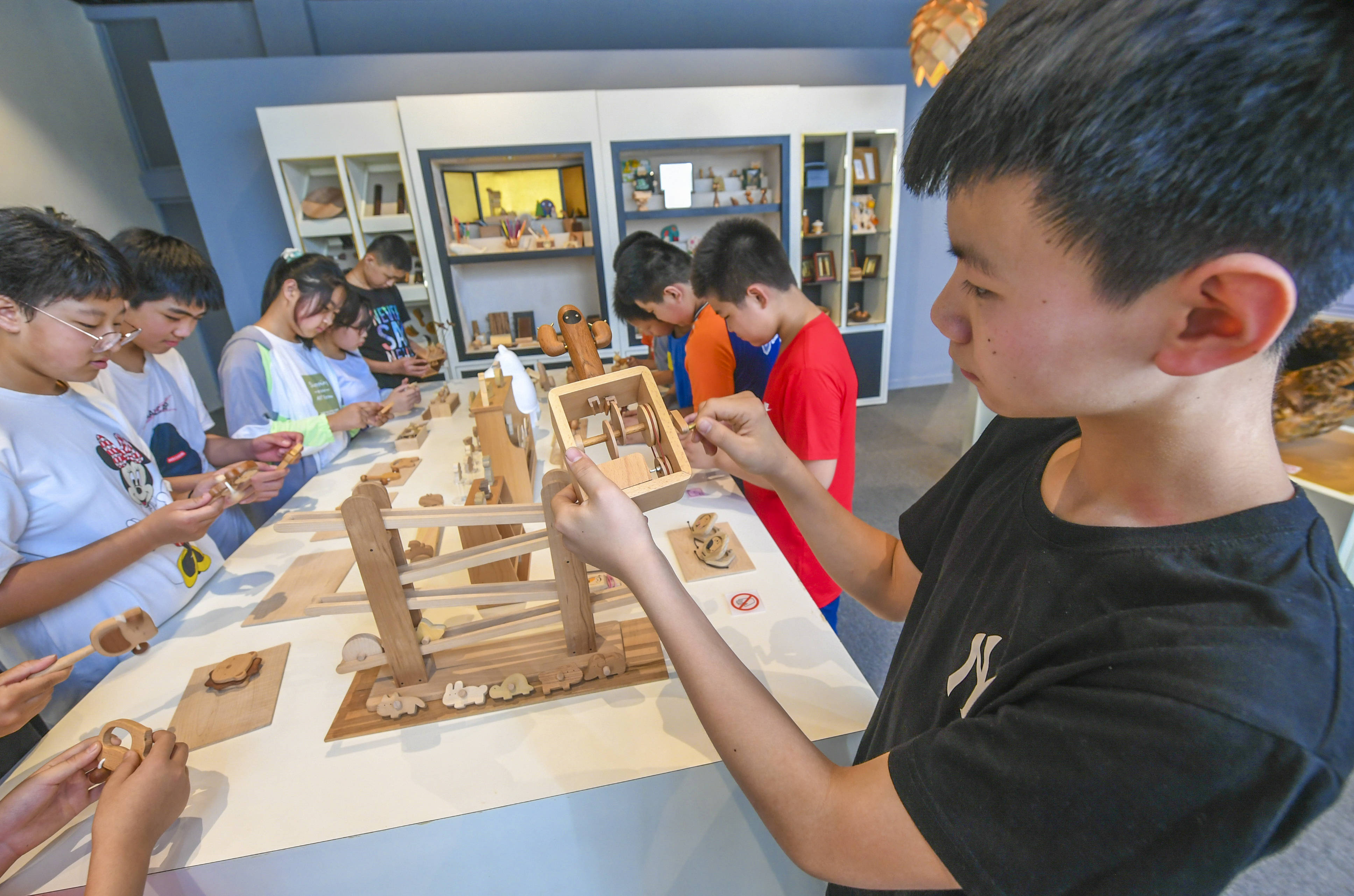 河北枣强体验木工技艺乐享快乐暑假