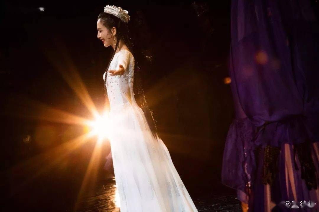 来盘点一下娱乐圈中舞蹈专业出身的女明星看看谁最让人惊艳