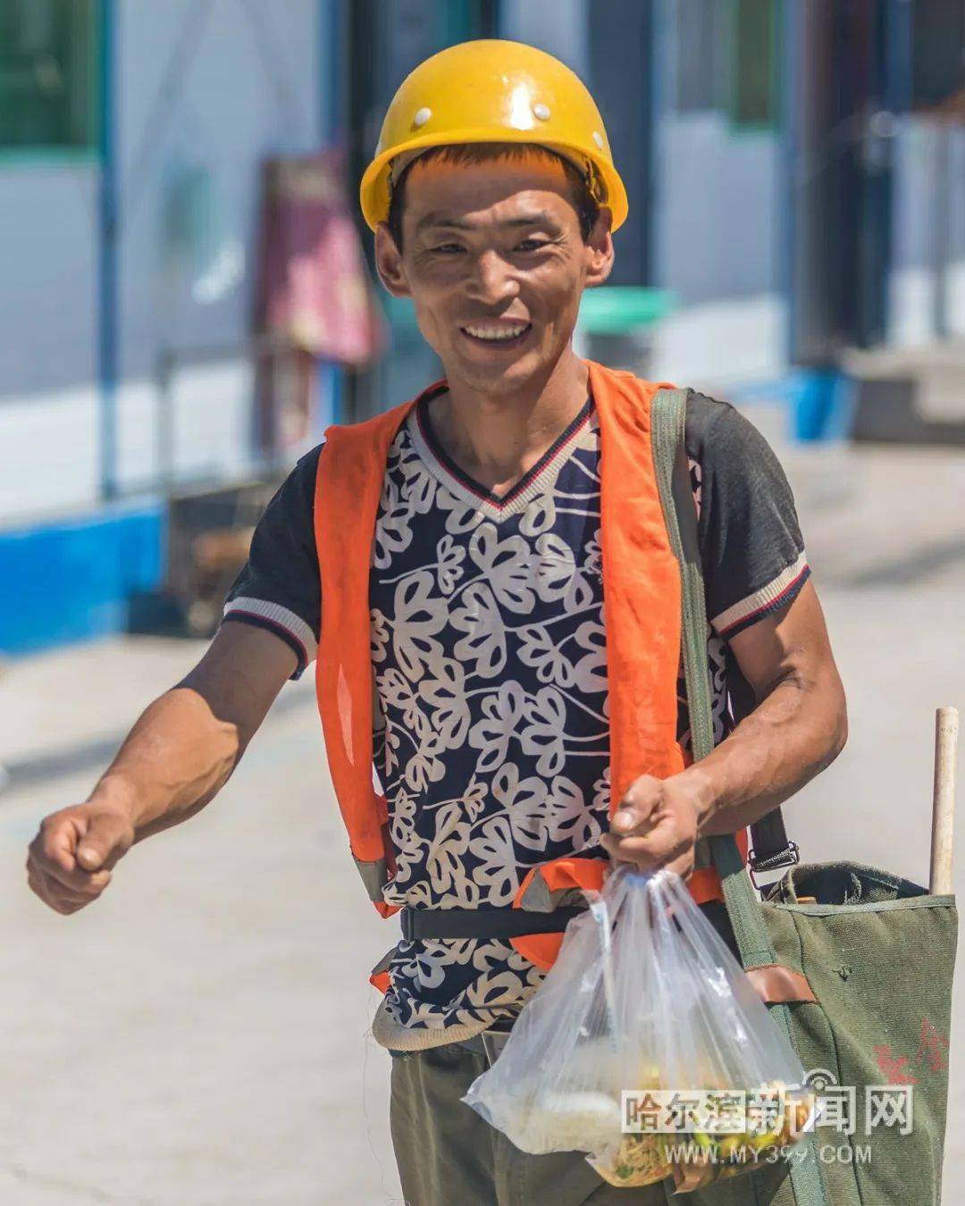 骄阳似火,向农民工兄弟致敬!