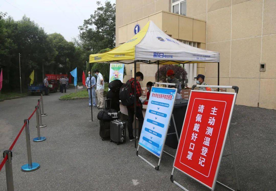 来了300多名大学生新人来扬子石化报到海量图片视频