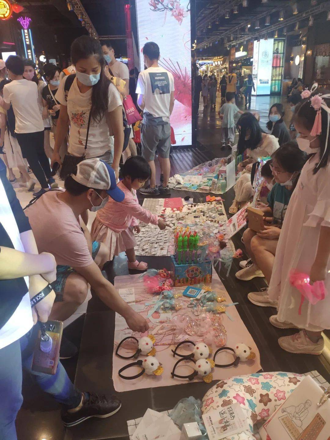 7月儿童摆摊活动来啦 东方文德等着您 把您好货 闲置统统拿来_摊位