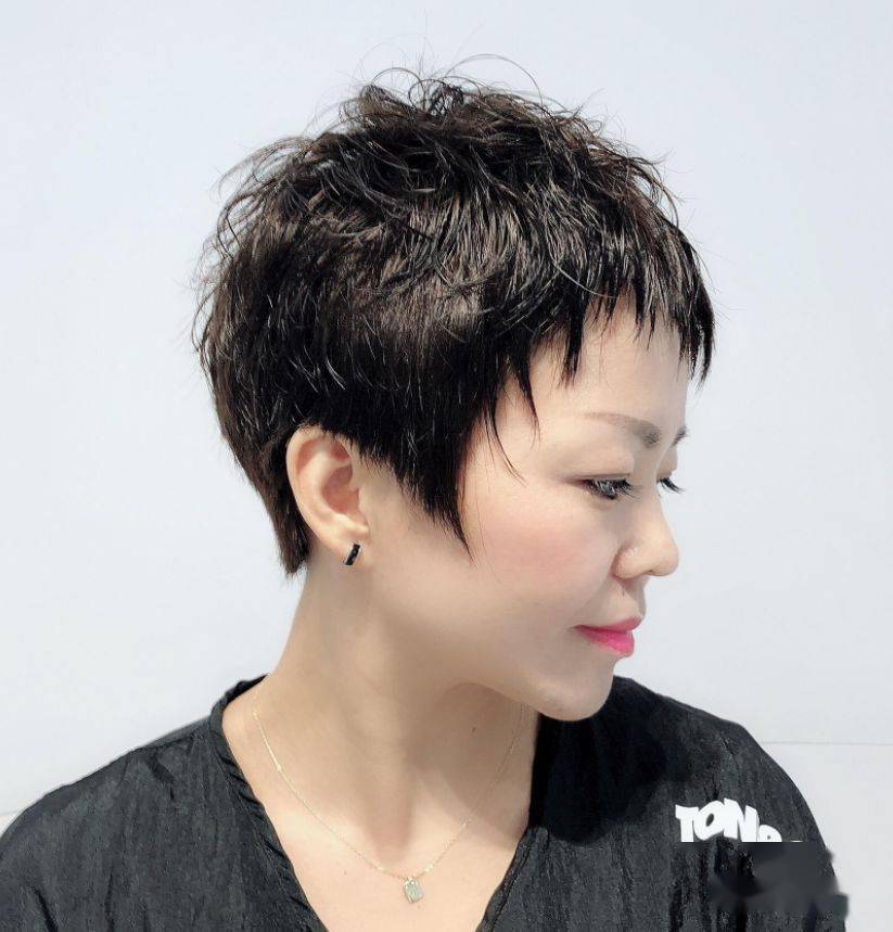 2020"狗啃头"发型又火了!_短发