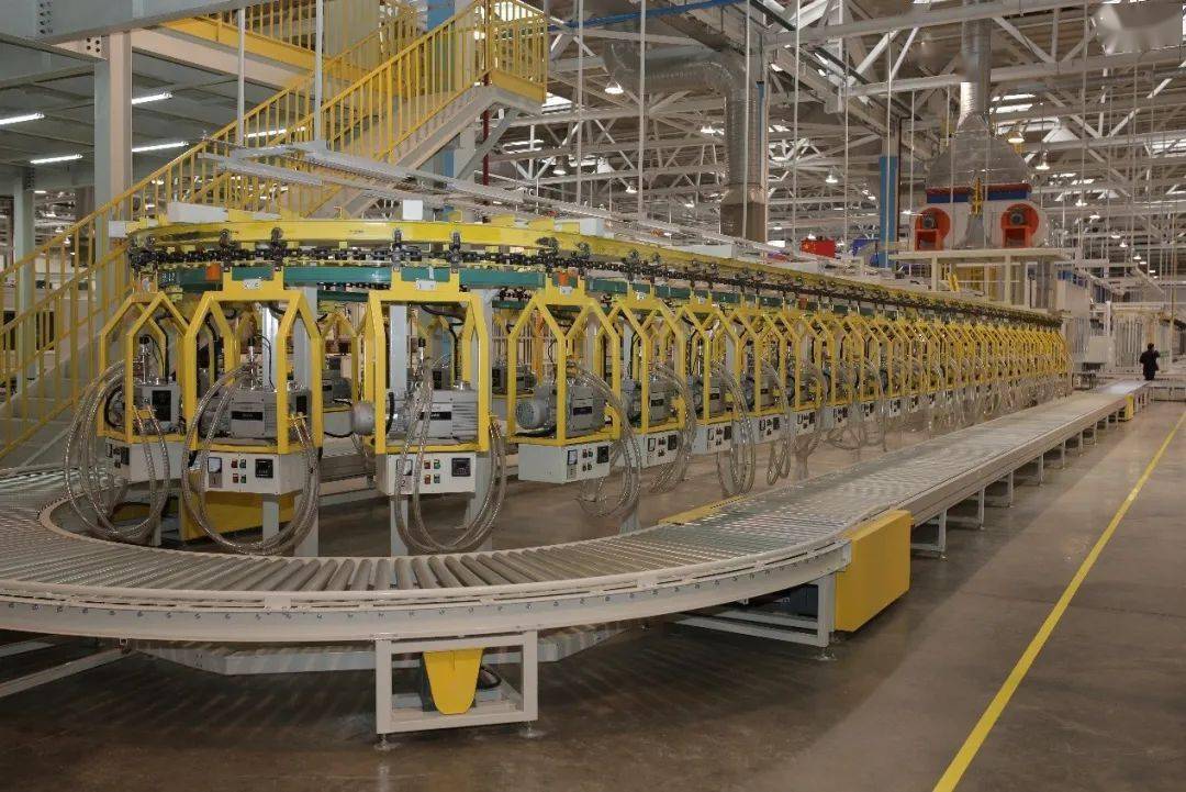 海尔俄罗斯冰箱厂的现代化生产线