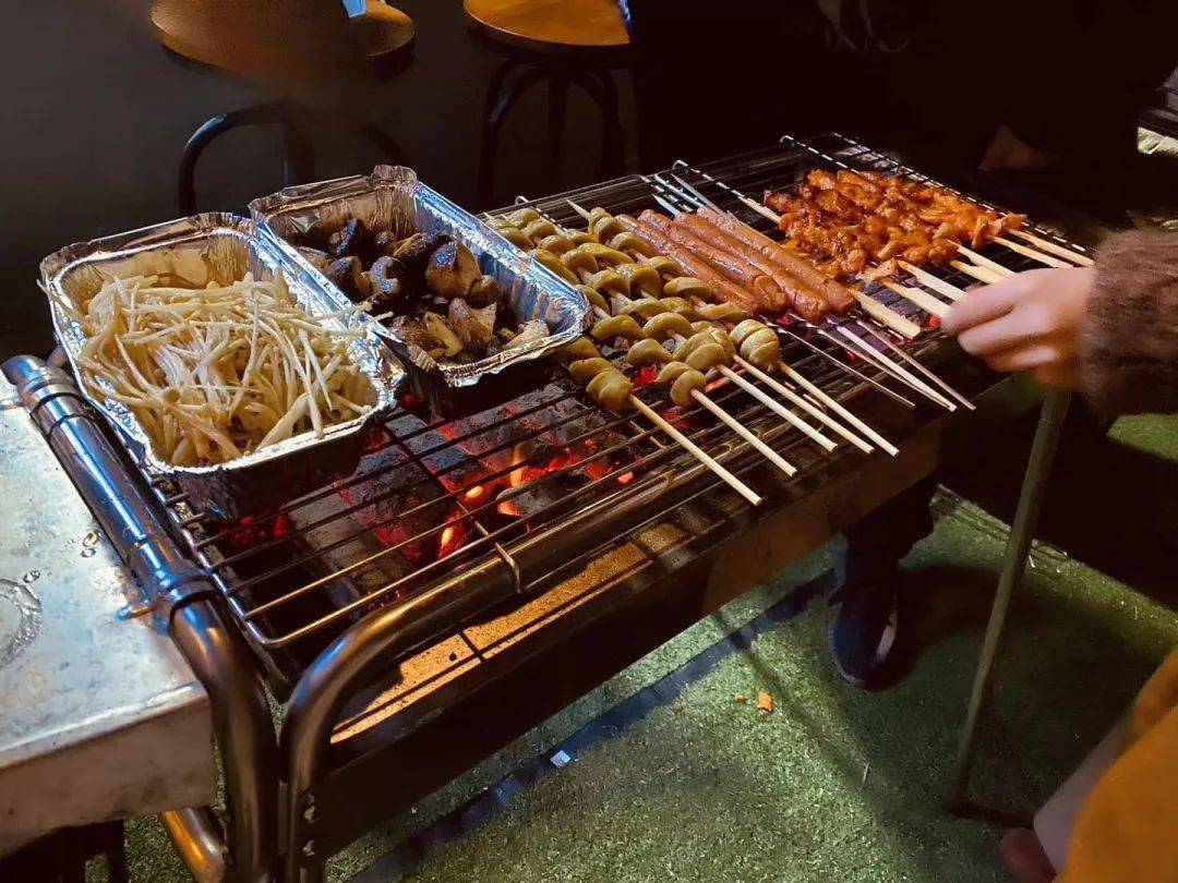 烧烤台球任玩七都灰屋民宿4居室包栋住轰趴聚会酷暑纳凉好去处